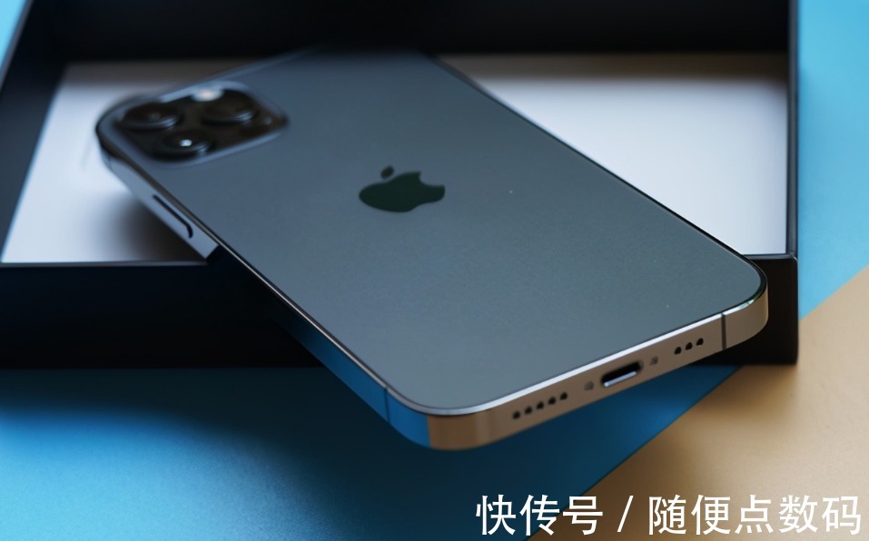 暗光环境|直出样张对比!当Find X5 Pro碰上苹果13 Pro,国产的表现亮了