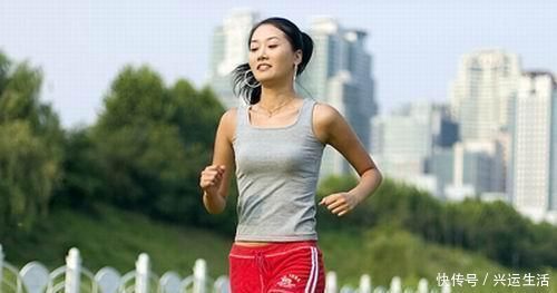 跑步|坚持跑步好处多，但到底是晨跑好还是夜跑好？告诉你答案