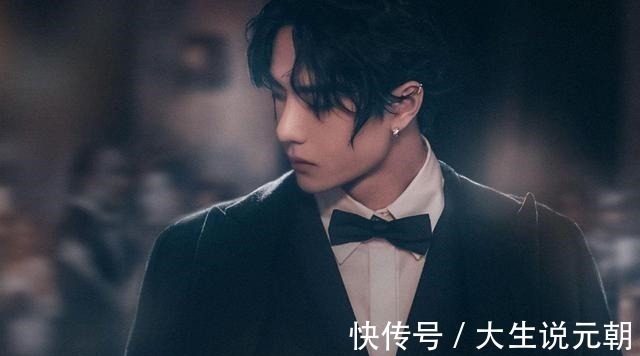 王一博的掛件缺失，卻引來粉絲狂歡，原來背后深意這么有愛