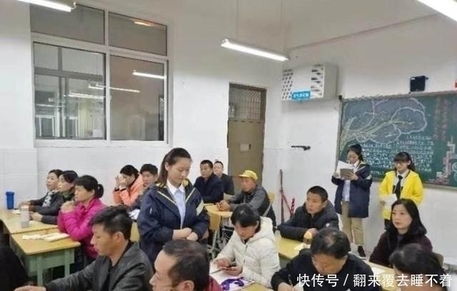 学习成绩|“请倒数第一名家长发言”,孩子妈妈高情商回答,让老师脸红道歉
