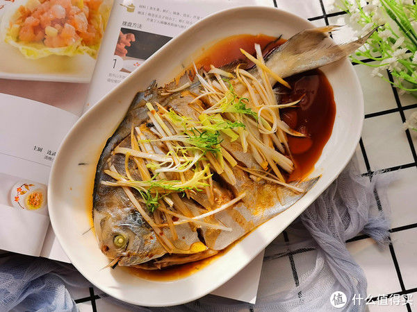银鲳|清蒸鲳鱼在家做，鱼肉口感滑嫩没腥味，做法简单