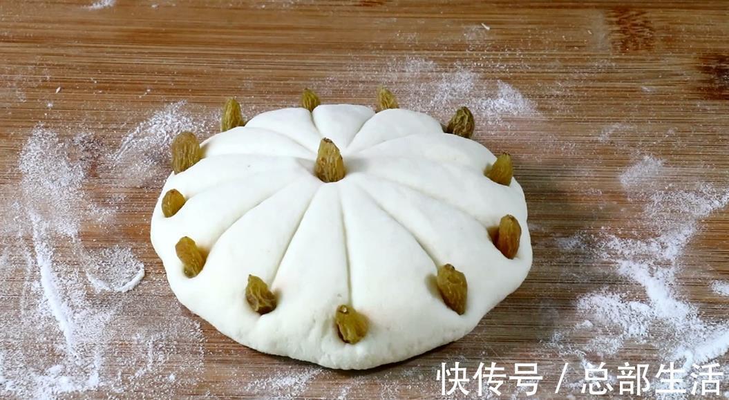 做法|面粉别只会蒸馒头,教你一种新做法,松软香甜,一顿5个不够吃