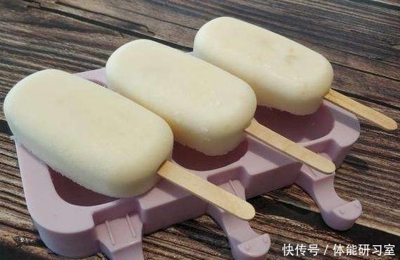 牛奶|自制雪糕时,别只会加牛奶,少了这1物,难怪一口咬下去全是冰渣