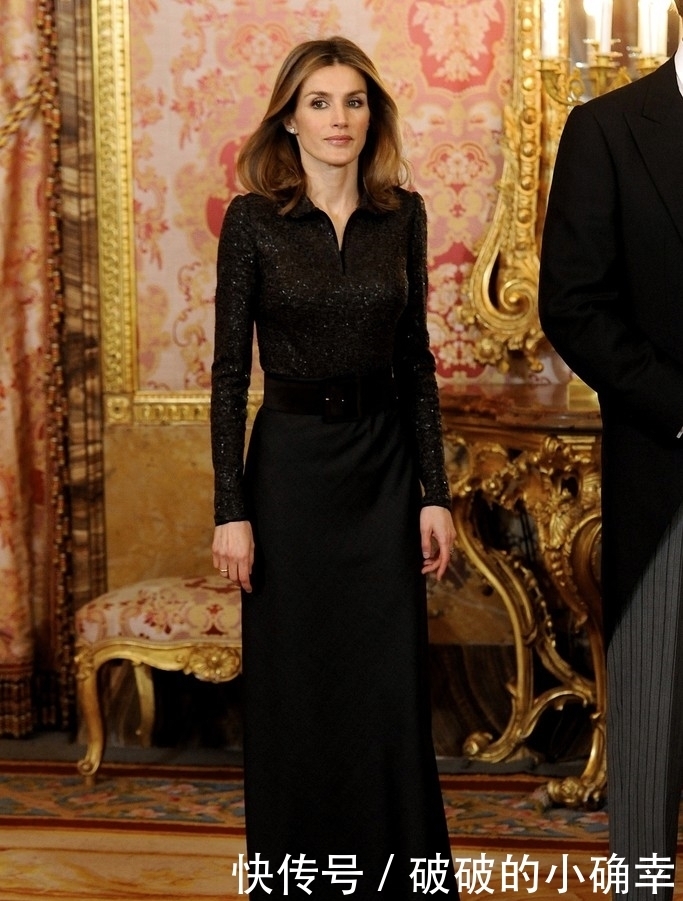 西班牙王后“单色”穿搭华贵又大气！黑色造型特别有范儿，真华贵