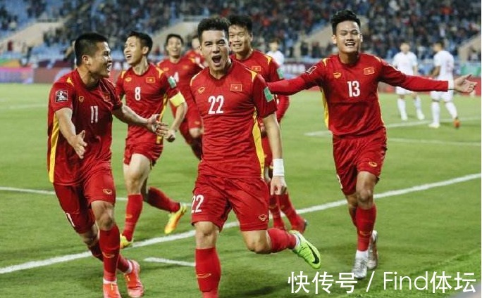 徐新|国足赛后表情惹争议,国足老将毫无荣誉感,只有一人掩面哭泣