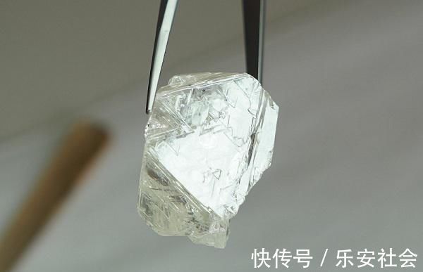 异形 求婚钻戒都是以异形钻为主石,那么为什么异形钻越来越受欢迎