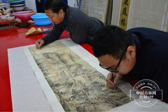  古画|“90后”装裱修复师：让古画“起死回生”的人