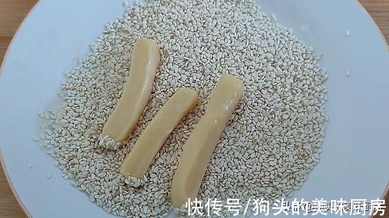 5块钱一斤的手指饼，2碗面粉1个鸡蛋，教你在家做，香酥可口