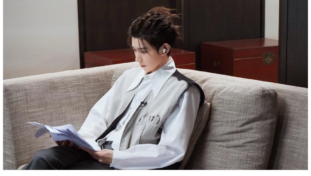 音乐|王源新节目开播首立flag，语惊四座引人夸，前辈的话功不可没