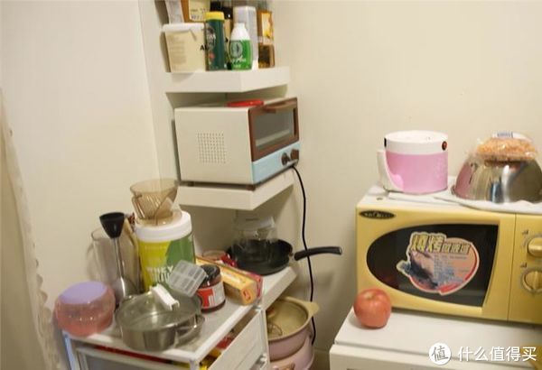 屋子|生活艺术家 篇三十二:买不起房的香港夫妻,住在9㎡的小屋里,他们却说:住出了幸福感