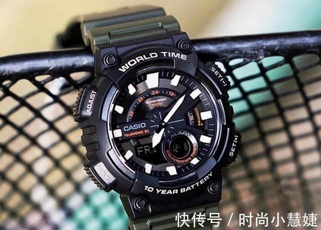 比尔盖茨 买表一定要挑贵价的?比尔盖茨、李嘉诚用它告诉你,百元也能戴出万元表的范