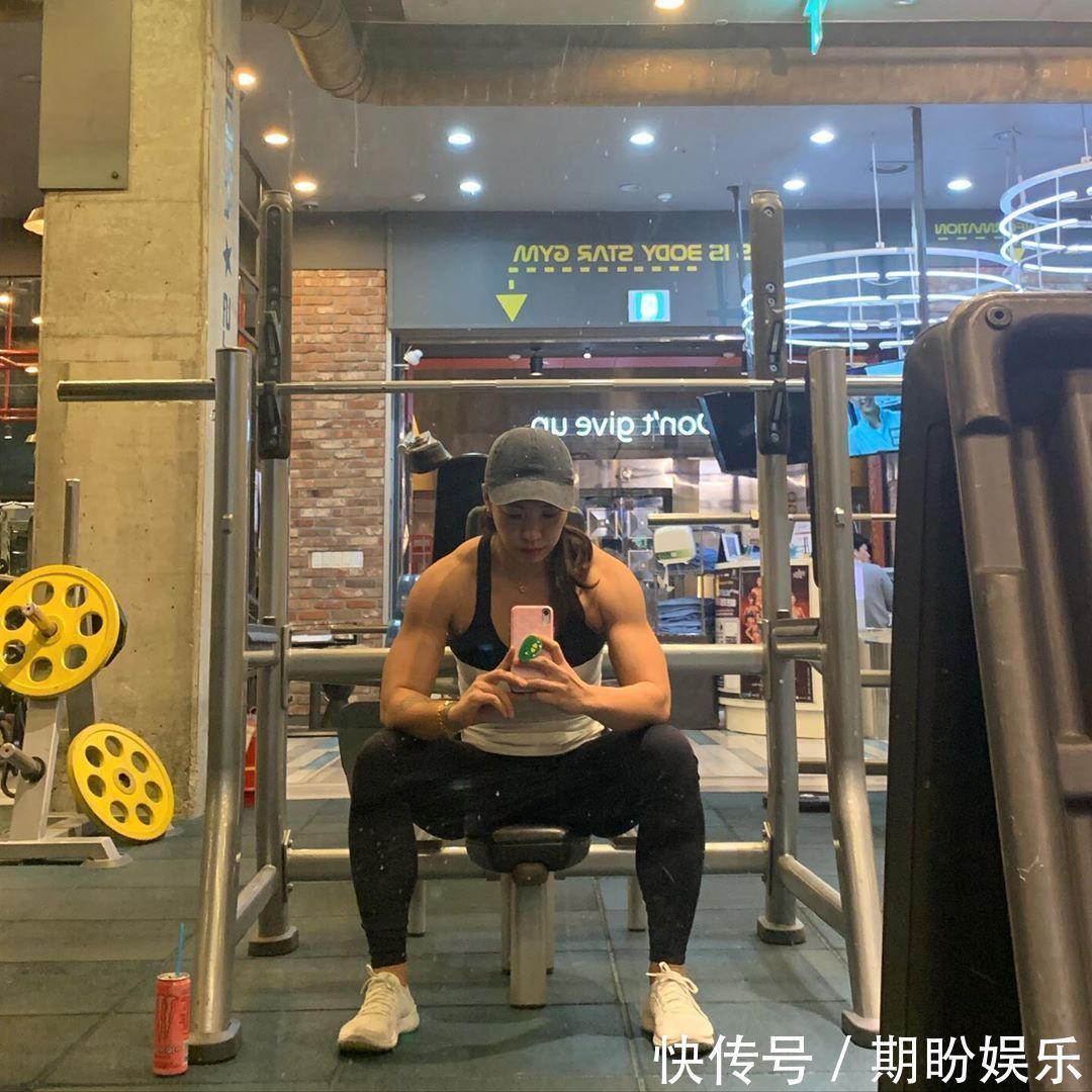 健身|韩国肌肉女，手臂肌肉不逊色任何一位男士，同时也不失女人的柔美