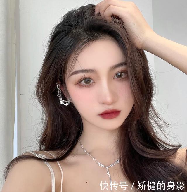 热门色|盘点阿玛尼热门色号，205是女团妆“必备”，而它最适合大众肤色