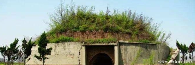 大师|师徒二人都是风水大师,墓地相距甚近,为何一个一再被光顾,另一个至今无人敢盗!