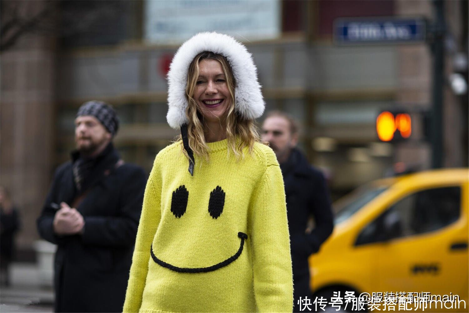 印花毛衣，春天穿正好，教你4个精致又时髦的穿搭思路