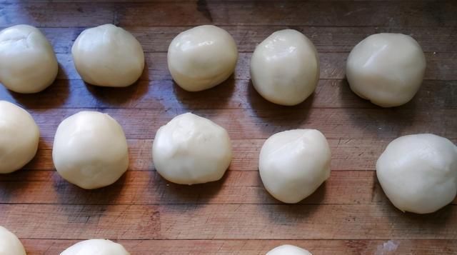 面粉|油炸店老板教我炸油糕，用上3个窍门，软甜不爆裂，有面粉就能做