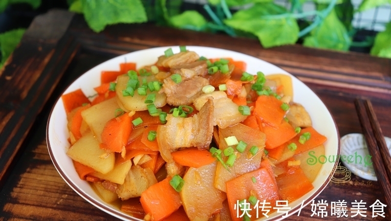 胡萝卜片|五花肉加2种食材,简单炒一炒,下饭又营养,儿子隔三差五吃一次