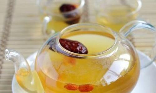 別迷信黃芪泡水喝! 它的作用只有3個(gè), 別想太多了!