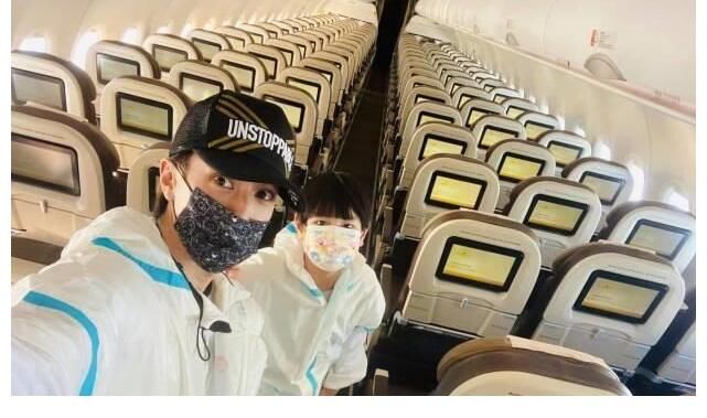 《爸爸5》重聚！吳尊一家四口回國，小泡芙變化大，嗯哼遺憾缺席