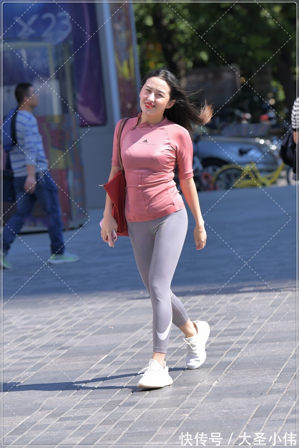 明星|美女街拍:美女不仅长的像明星,不看脸还能找到那种心动的感觉,背影足够了