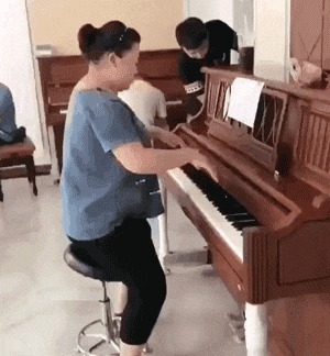 |搞笑GIF:说出来你可能不信 我今天被一个小女孩骗了