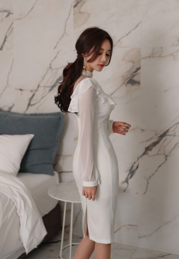 雪纺薄纱包臀裙穿搭修身舒适，孙允珠穿起来显凹凸身材，气质养眼