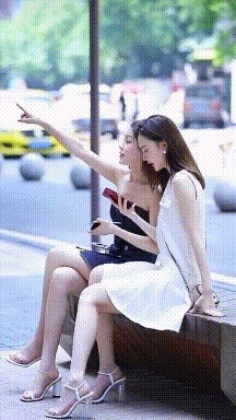 小姐姐 小姑娘这是专门给你量身定做的旗袍吧,看起来果然合适,哈哈!