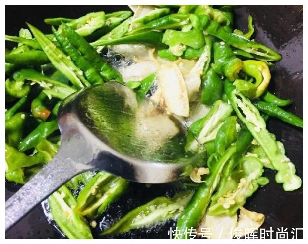 这道菜|辣椒炒肉怎样才能更入味?大厨教你多做一步,肉质鲜嫩,入味足