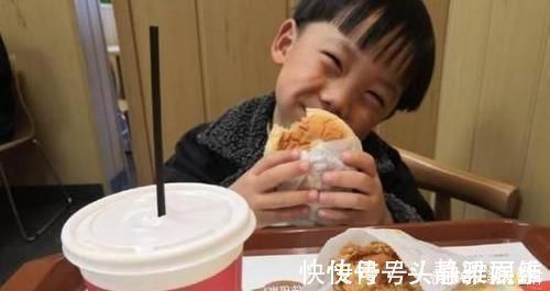 老人|中国老人的“糊弄式早餐”,正在影响孩子发育,父母要及时阻止