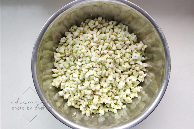 原来茄子馅包子如此好吃!鲜嫩多汁,好吃不油腻,给肉包子都不换