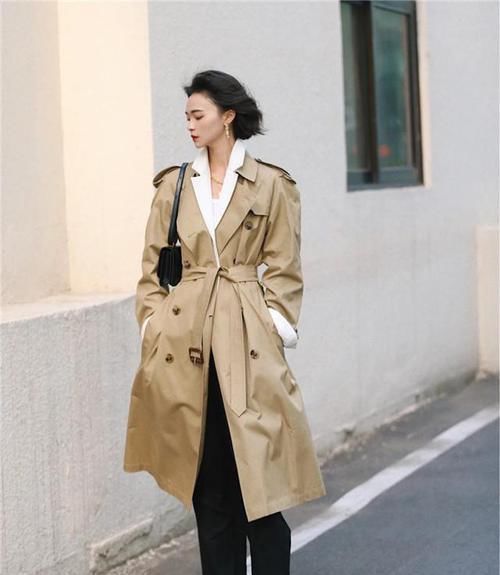 大衣还没穿腻，2021年新款“风衣”又火了，气质高级，谁穿谁好看