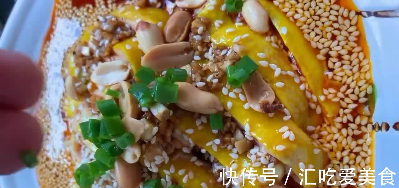 家常版口水鸡,麻辣鲜香鲜嫩爽滑,2只鸡腿搞定,辣椒油是灵魂!