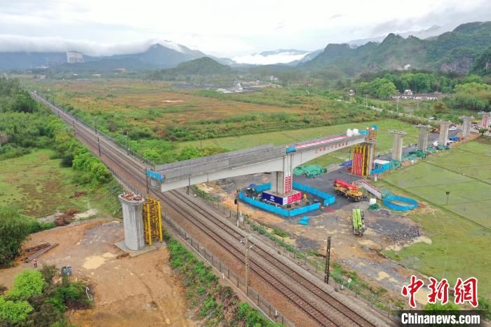 國內最大在建火電項目鐵路專用線跨鐵路橋完成轉體