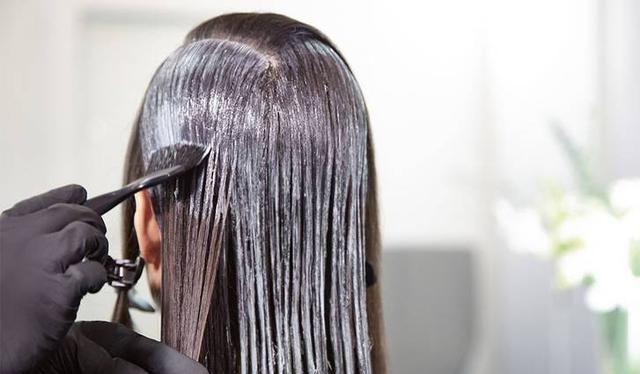 卷发|头发烫卷不好看有什么方法快速变直?发型师:洗直、软化、拉直