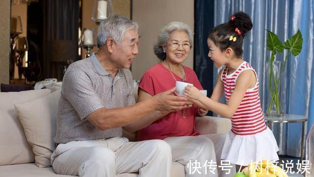 早上空腹|早晨空腹喝水真的养生吗忠告三个细节不注意,喝了相当于白喝