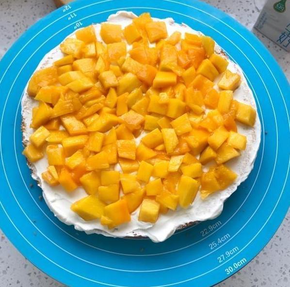 生日蛋糕自己做，想吃什么加什么，过一个不一样的生日