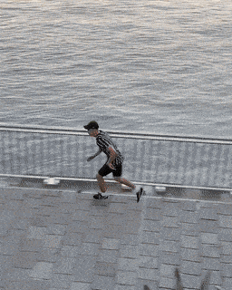 |搞笑GIF:妹子和黑人在一起后学会玩了!