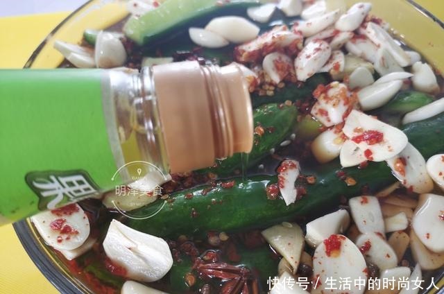 旱黄瓜|腌酸辣黄瓜时,用这种醋代替白醋,腌出的黄瓜有果香味,口感特棒