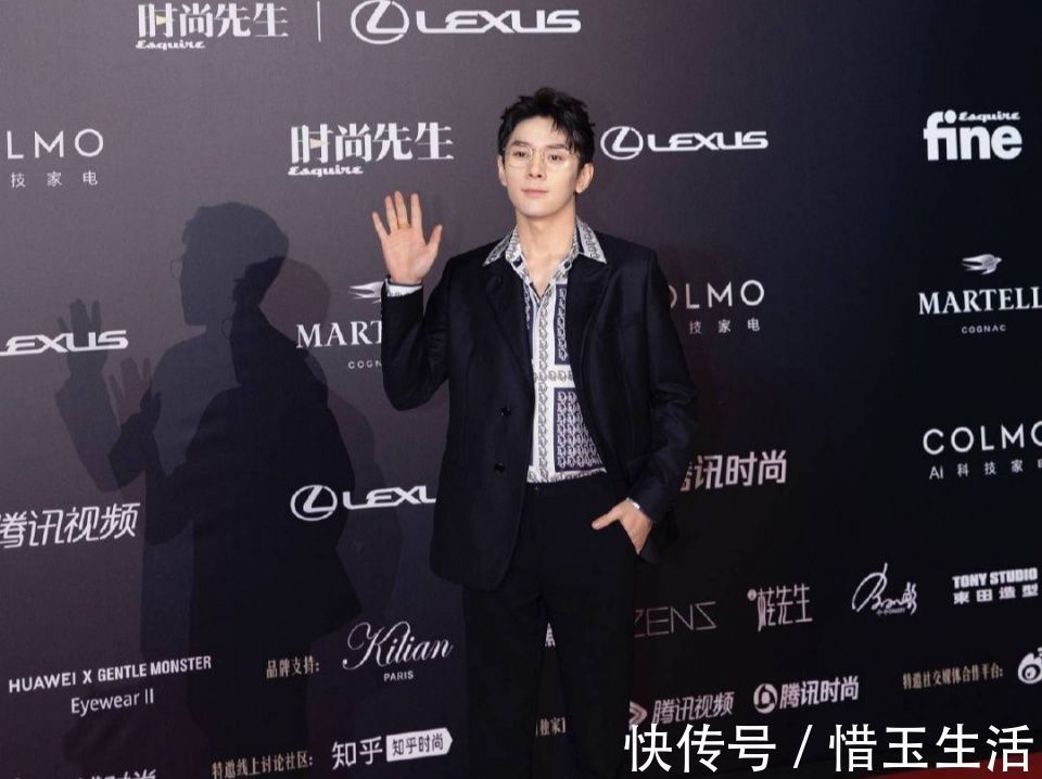 |时尚先生同姓兄妹羡煞旁人?李雪琴搞笑,李佳琦努力