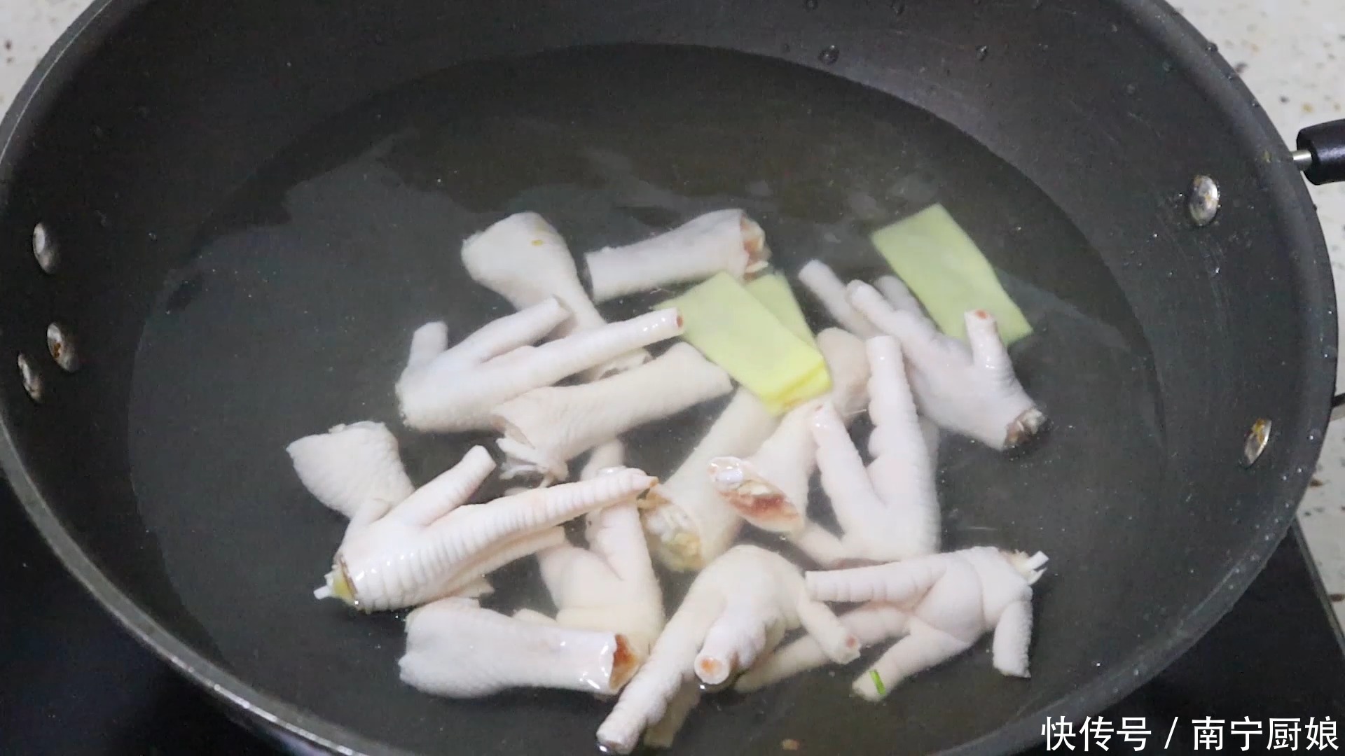 豆瓣酱|做香辣卤鸡爪原来这么简单,好吃解馋,下酒又下饭,上桌就被抢光