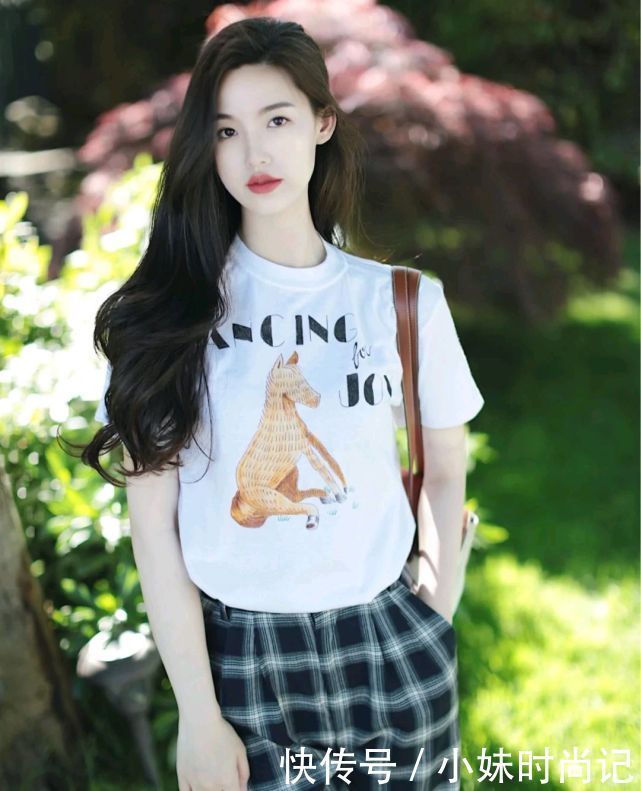 小脚裤|穿对裤子很重要,穿上合适的裤子,可以把腿型修饰得更加完美