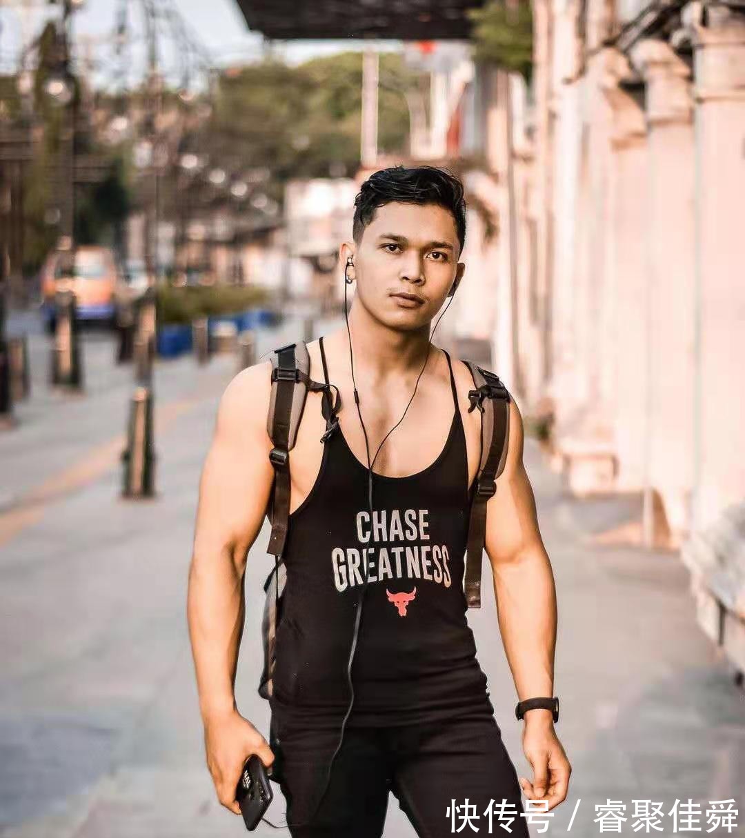 型男|型男的肌肉真的好加分，胸肌、腹肌、麒麟臂都很有料，男友力满满
