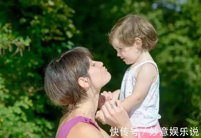 孩子|为啥宝宝爱打大人的脸?背后隐藏的“婴儿心理学”,宝妈要知道