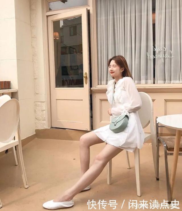 “纯欲裙”也太撩了,今夏连衣裙照着这样穿就很好看!