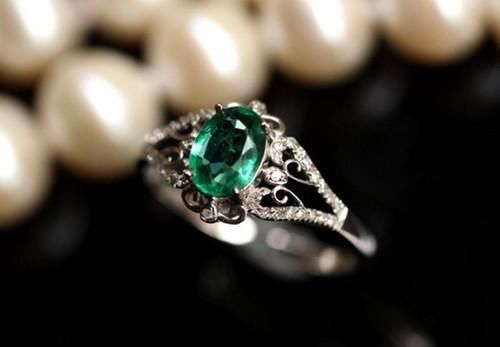 结婚是一生最幸福的过程，结婚周年礼物也是一件值得期待的