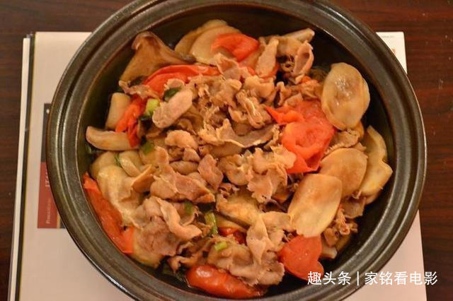 酱焖排骨|美食推荐蘑菇番茄烩肥牛、鱼香豆腐、蚝油田鸡、酱焖排骨的做法