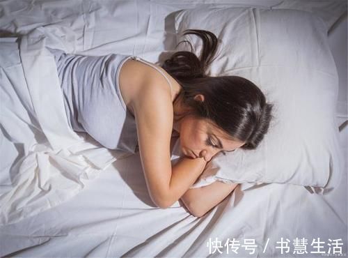 睡眠|失眠是“吃”出来的？远离4食，常饮1茶，睡眠或许会慢慢变好