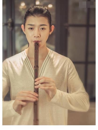 走到尽头|未受分手风波影响?霍尊新综艺顺利官宣,留言区沦陷:请他退赛!