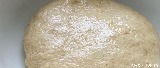 花生米里加2个鸡蛋，比红烧肉还香，我家一周吃3次，每次上桌抢光