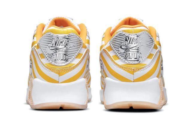 撕开包装吃炸鸡咯